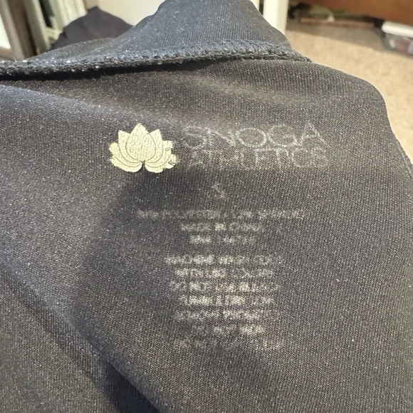 Elegant Black Skirt with Leggings - Picture 5 of 5